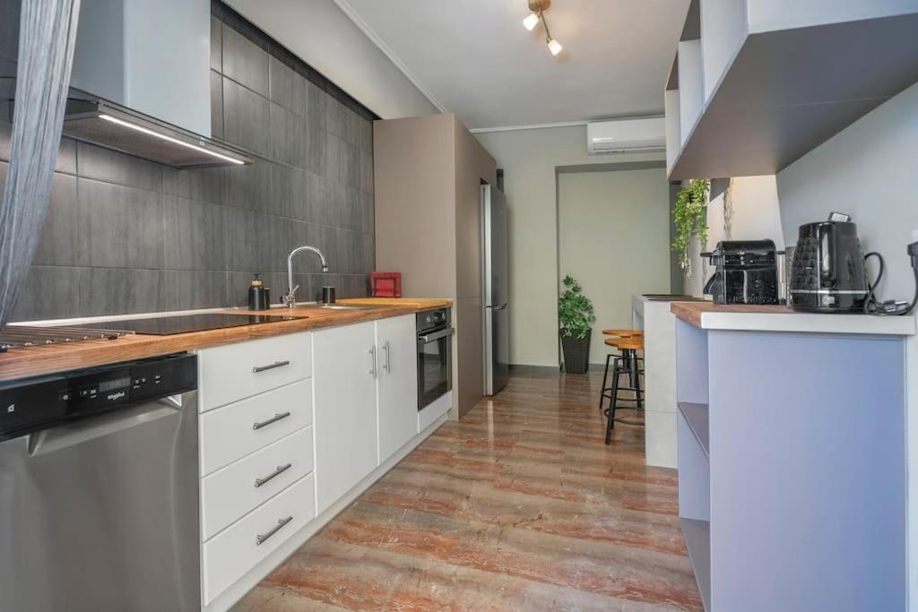 Beautiful Apt In Glyfada Center, Papandreou Street เอเธนส์ ภายนอก รูปภาพ